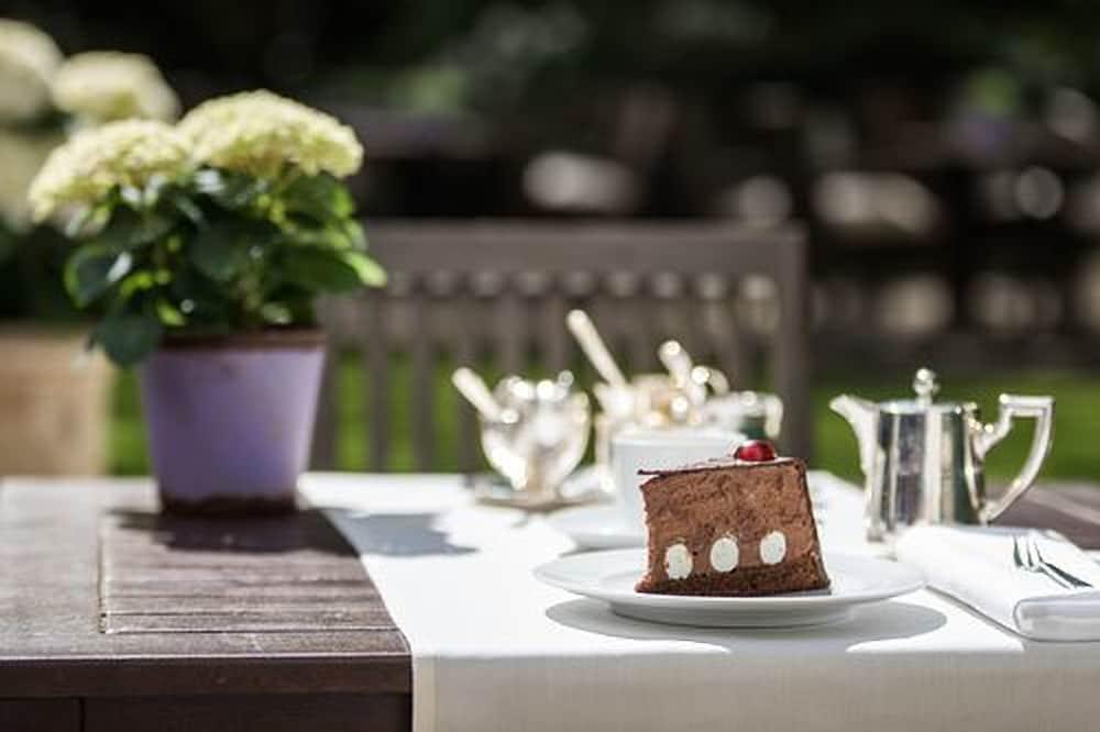 Privathotel Lindtner Хамбург Екстериор снимка A Black Forest gâteau