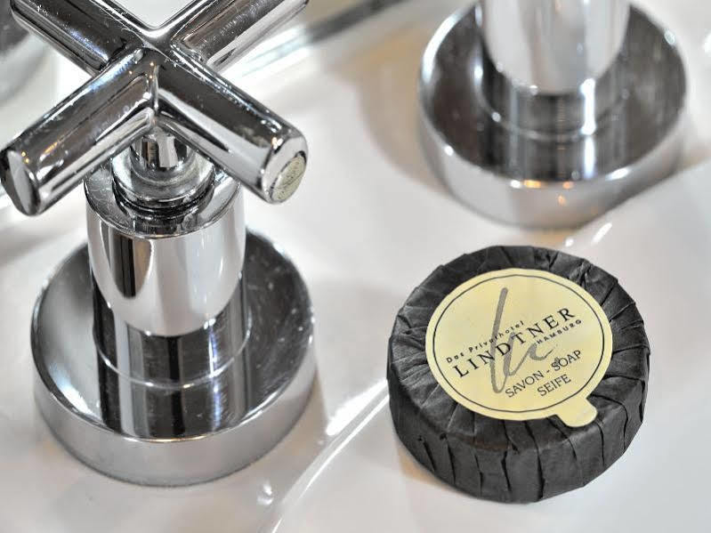 Privathotel Lindtner Хамбург Екстериор снимка Soap in a soap dish
