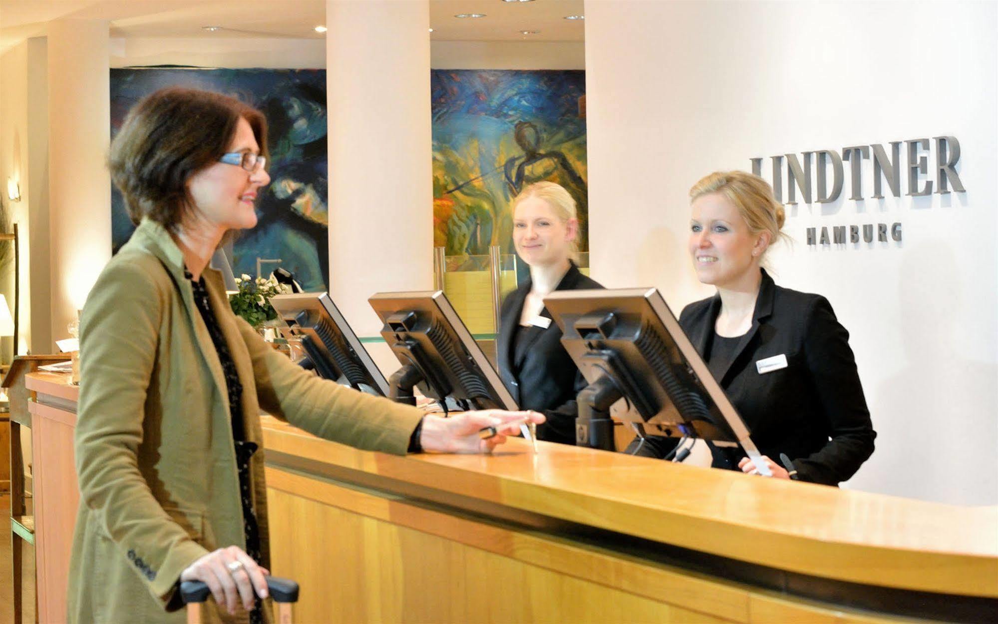 Privathotel Lindtner Хамбург Екстериор снимка Reception at the Lindtner Hotel, Hamburg