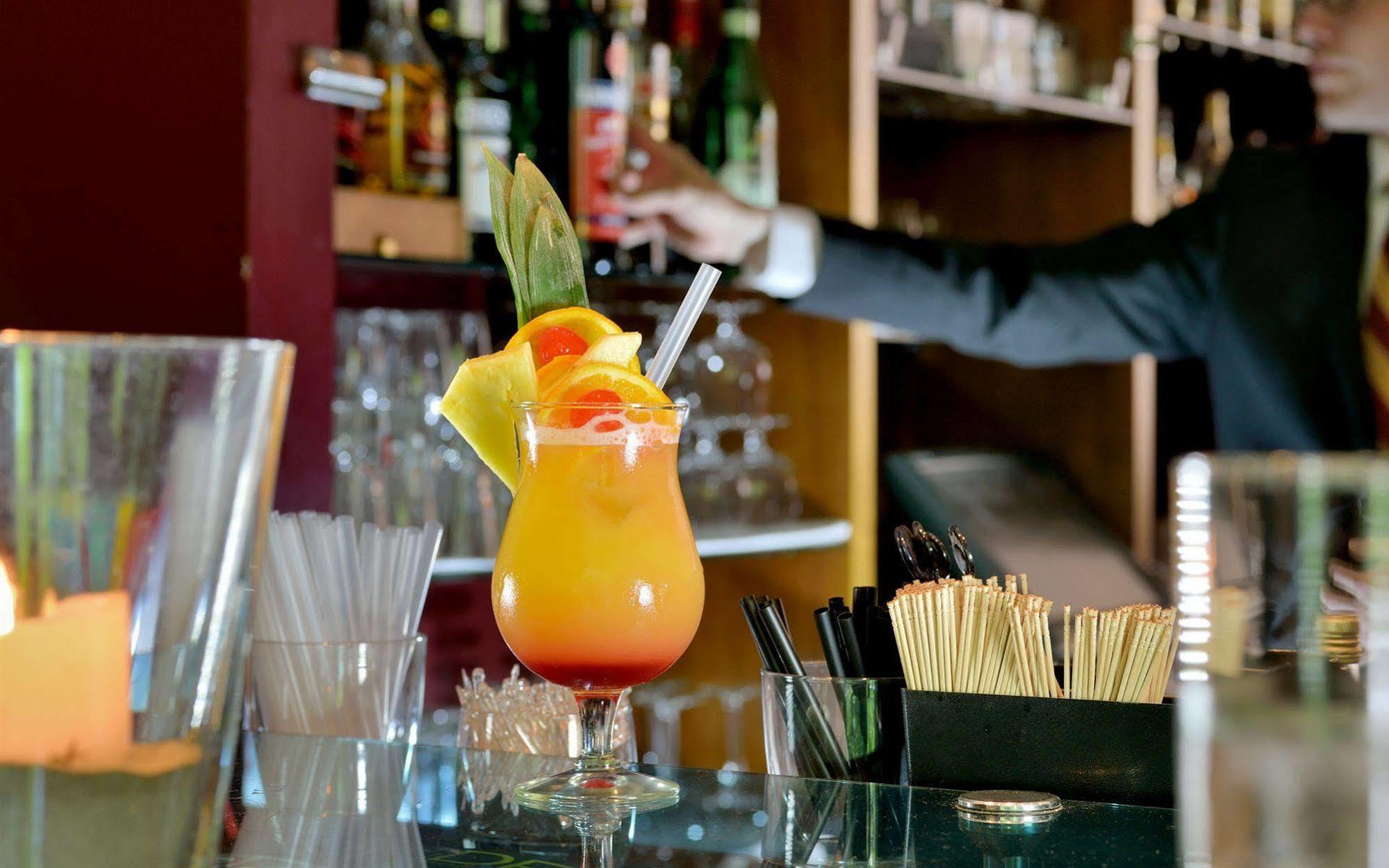 Privathotel Lindtner Хамбург Екстериор снимка A Zombie cocktail
