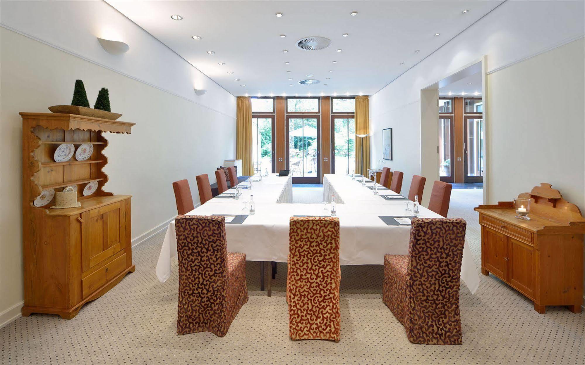 Privathotel Lindtner Хамбург Екстериор снимка The meeting room of the Federal Council